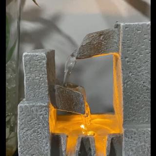 Fonte de Agua em Resina 18cm 4 Quedas LED Bivolt